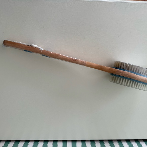 NWT Shower brush - Picture 4 of 4